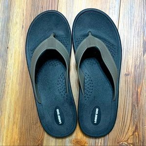 NWOT Land’s End Men’s Flip Flops